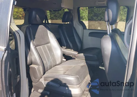 2011 Chrysler Town & Country Touring-L z USA, uszkodzony, nr VIN 2A4RR8DG9BR764502